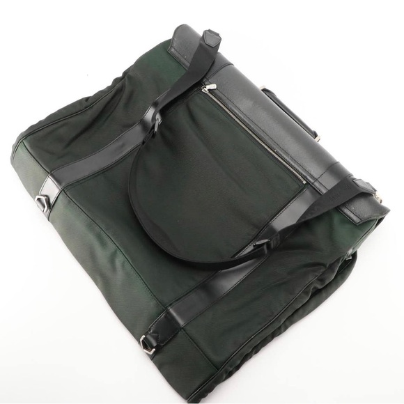 Louis Vuitton Taiga Gibeciere Garment Bag 💼 - Picture 2 of 12